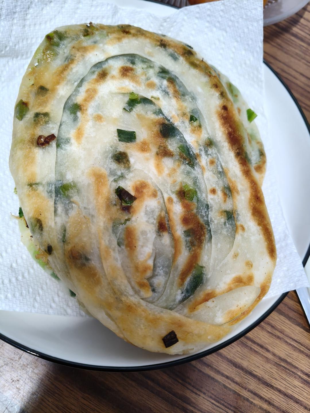 家常葱油饼 柔软多层 凉了也不硬 附细节视频详解