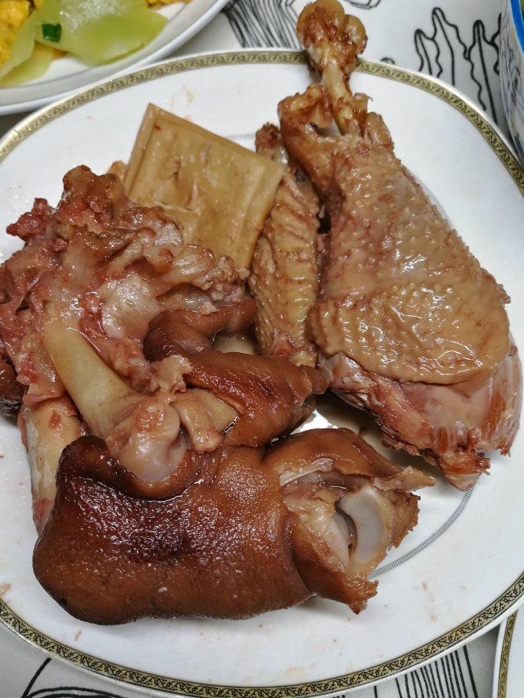 酱香卤猪蹄
