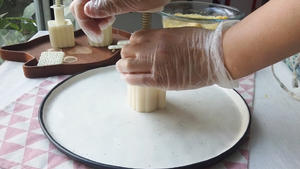 奶味浓浓の多种口味冰皮绿豆糕的做法 步骤14