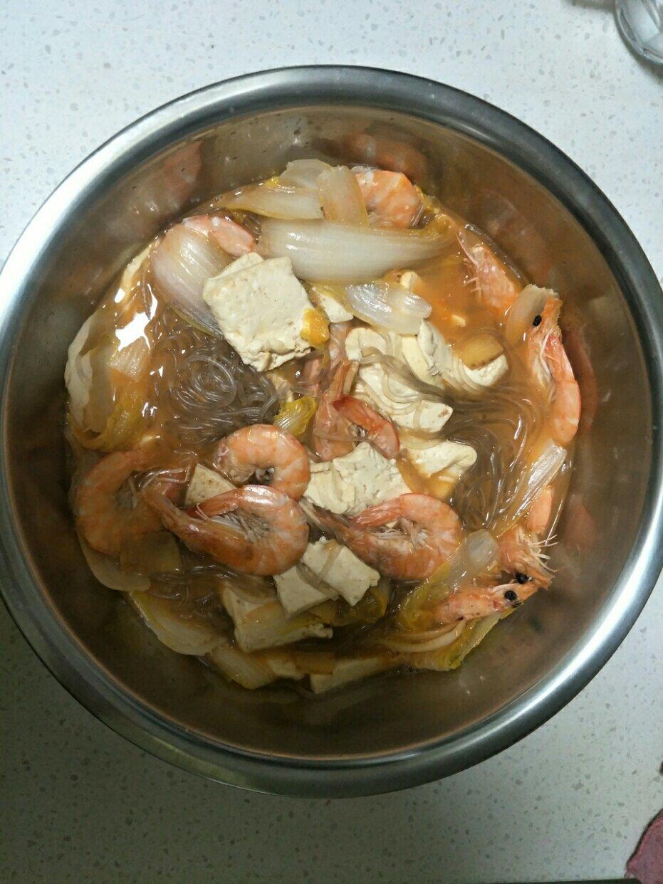大虾白菜粉丝豆腐煲