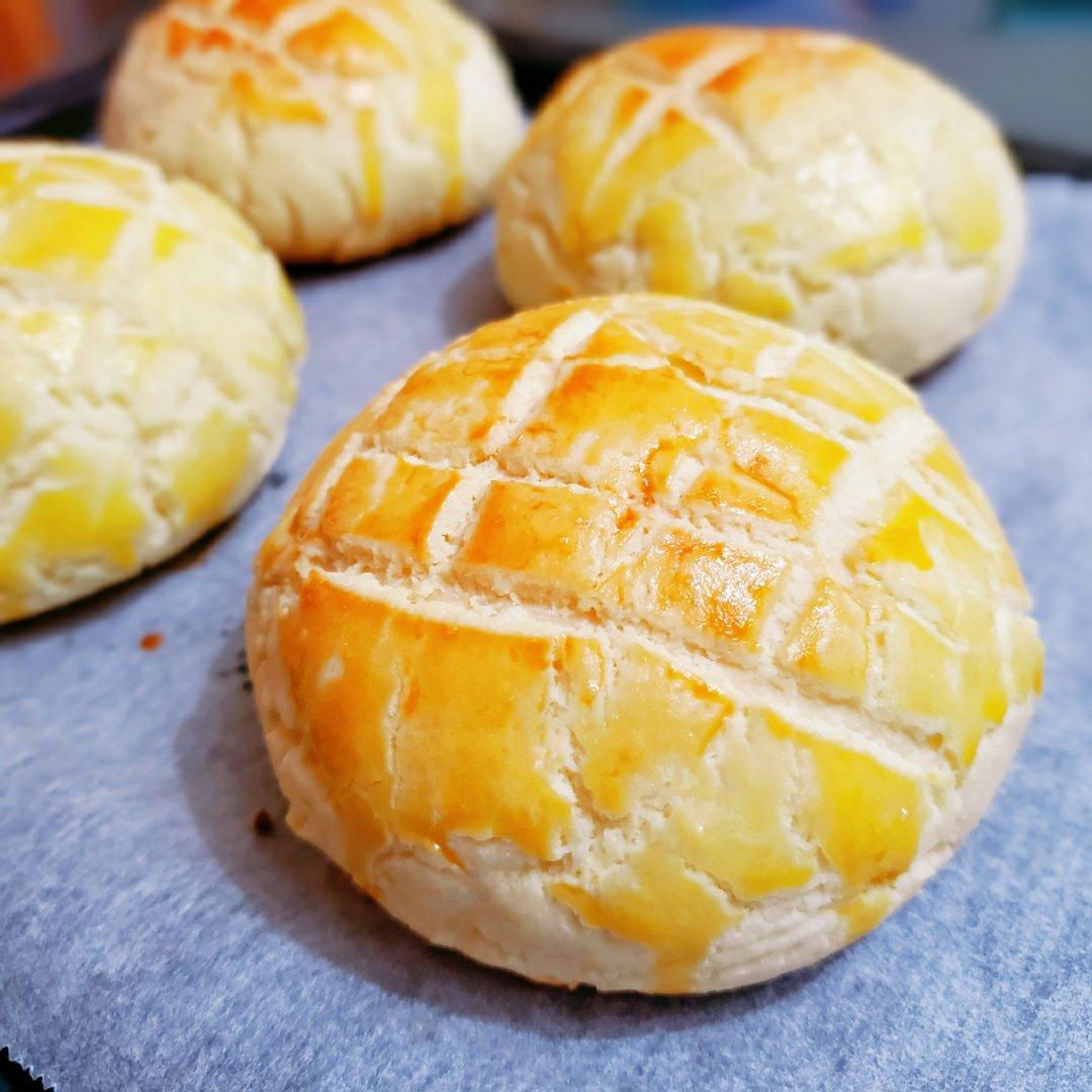 好吃到炸裂的港式菠萝包（附带制作酥皮的小视频）