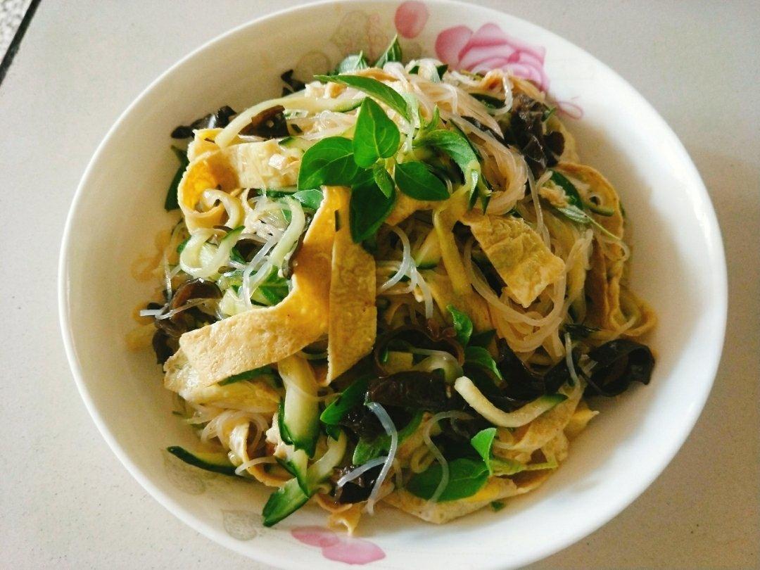 凉拌黄瓜配粉丝