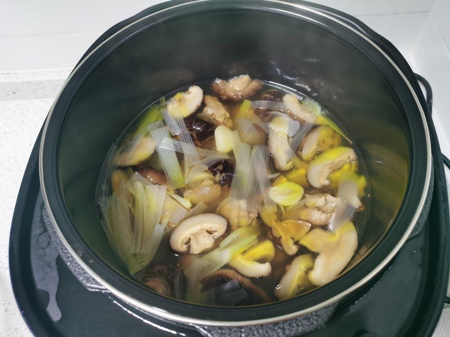 高压锅炖鸡汤
