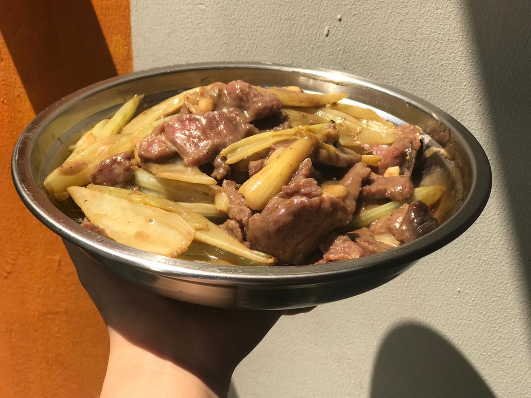 芹菜炒牛肉【附让牛肉嫩嫩的小秘密】