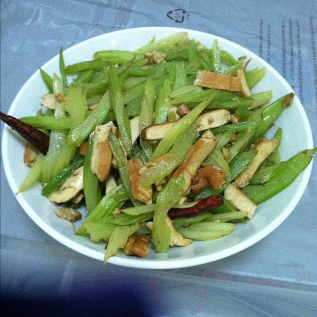 芹菜炒香干