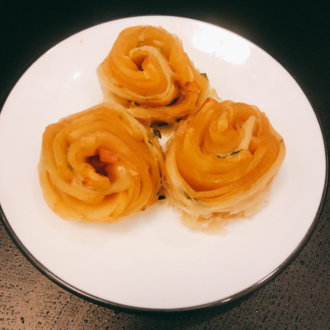 手抓饼新吃法🔥颜值爆表🌹酥皮玫瑰花苹果派