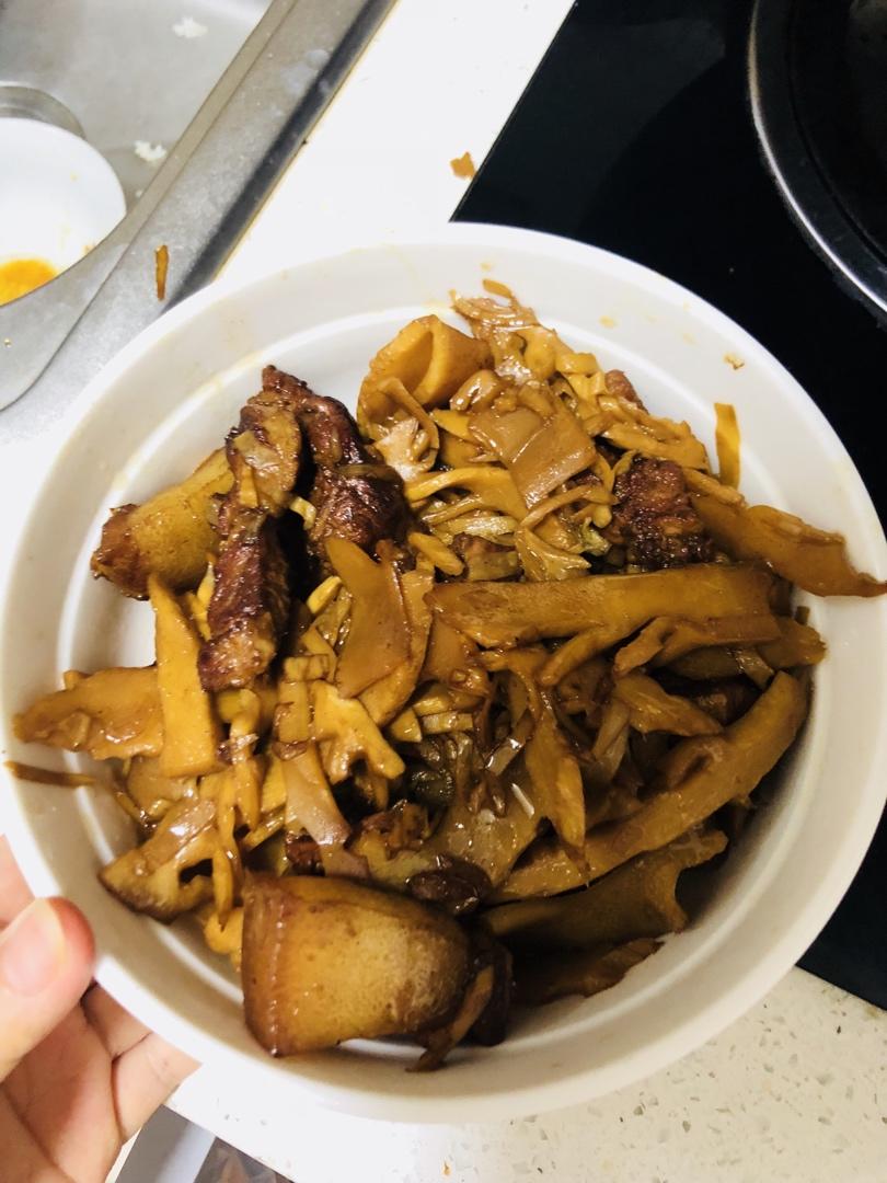 笋干焖五花肉