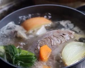 清炖百合牛肉汤（百合和牛肉也很搭哦~）的做法 步骤4