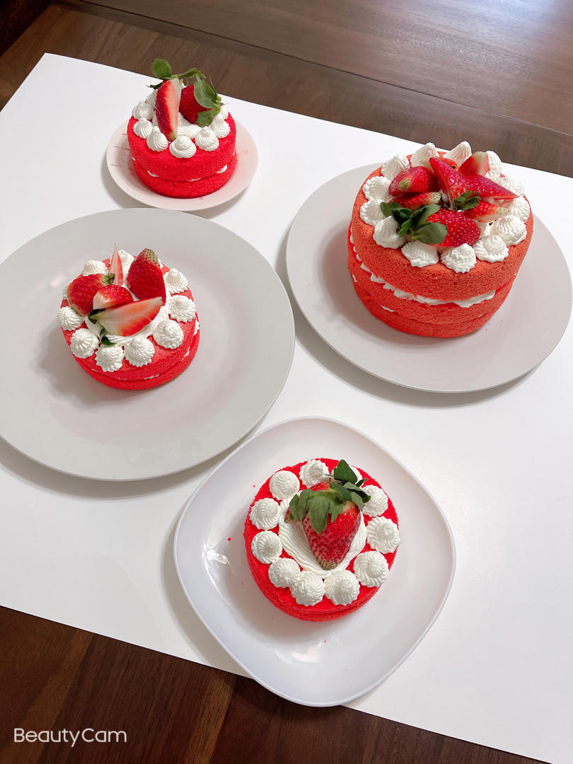 奶油草莓红丝绒裸蛋糕