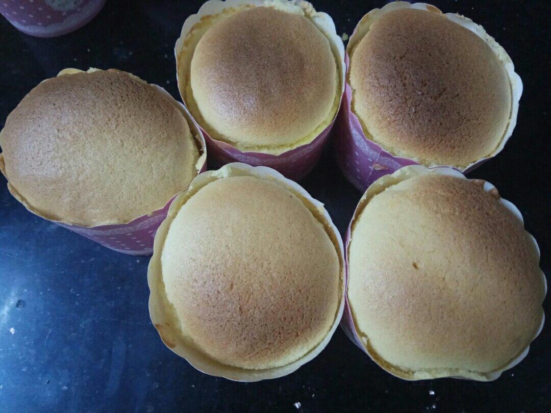 软绵绵戚风纸杯蛋糕