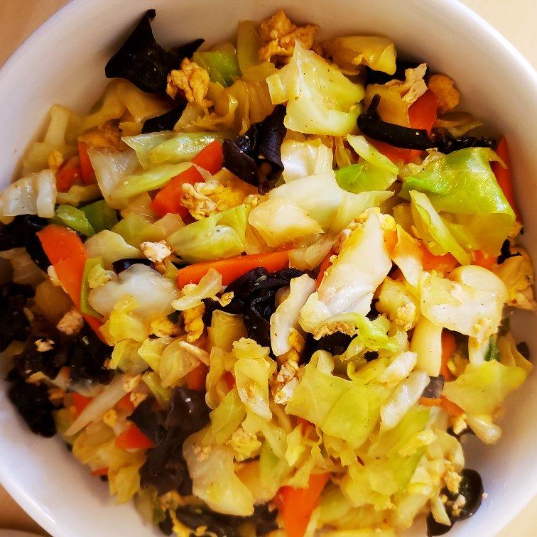 五彩斑斓的健康炒菜——包菜番茄胡萝卜鸡蛋