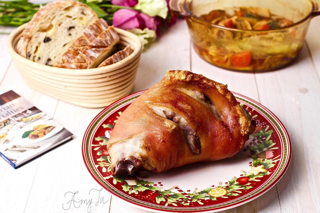 烤猪肘配苹果酱 Roast Leg of Pork with Apple sauce