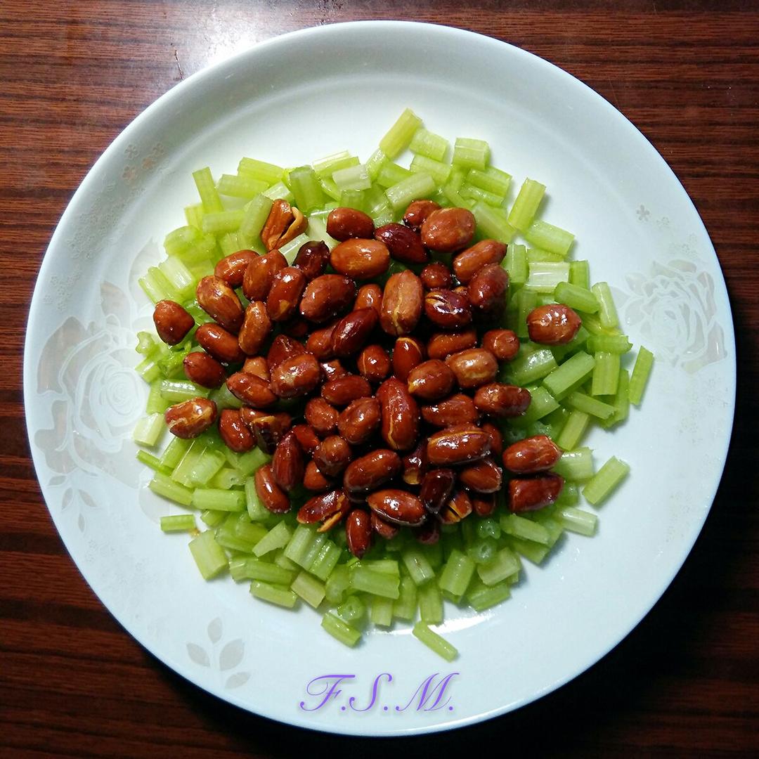 生芹菜拌炒花生的做法