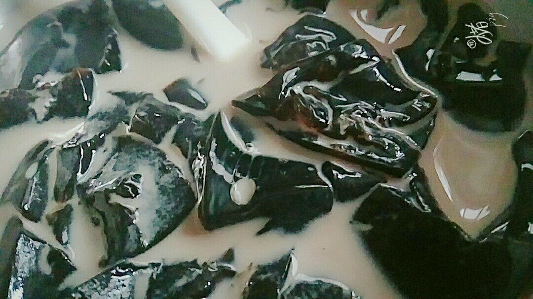 手工草粿（黑凉粉）