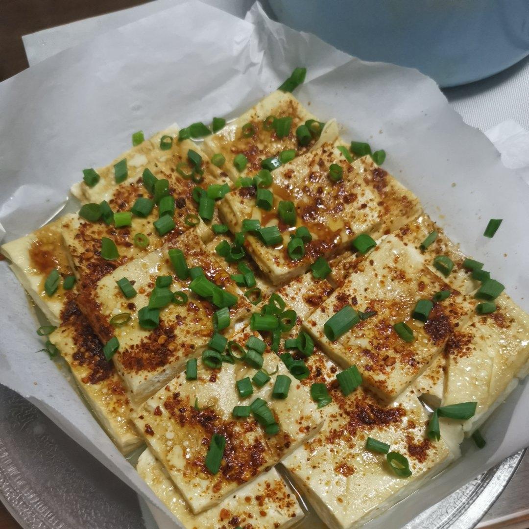 微波炉3分钟搞定·孜然酱烤豆腐！