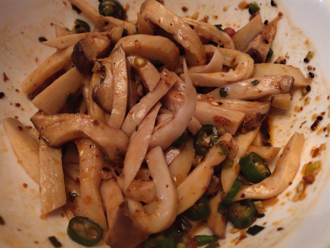 【凉拌手撕杏鲍菇】