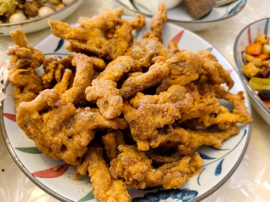 做椒盐蘑菇，直接挂面糊是不对的，大厨教你正确做法，香酥还脆