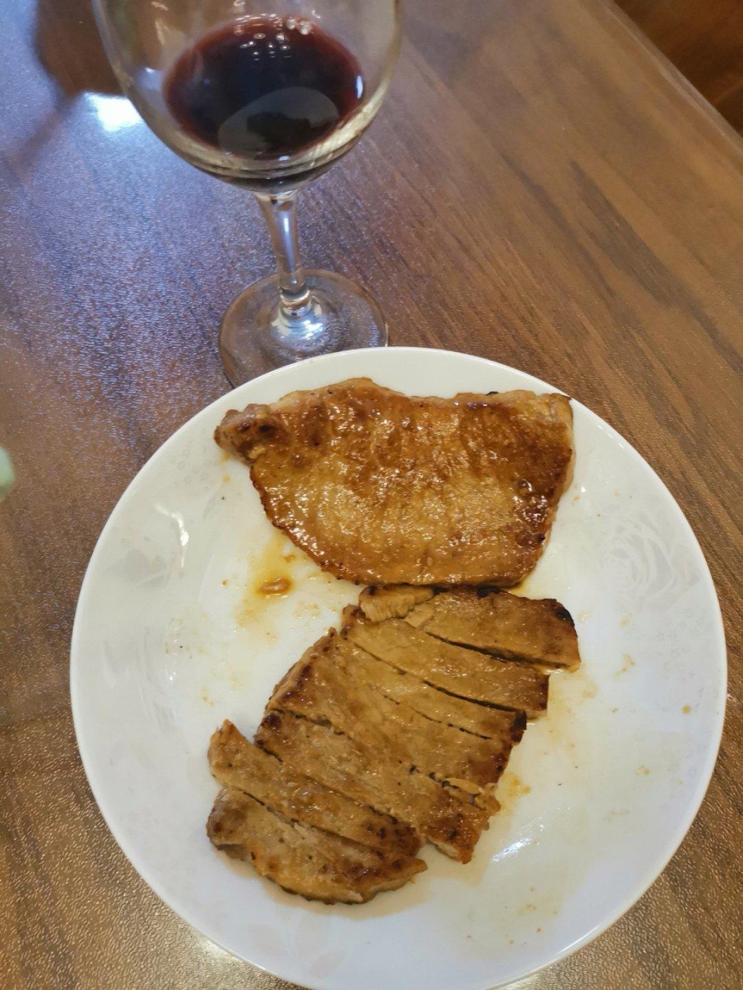 煎猪扒（超简单）和其他的猪扒在这食谱的最下面