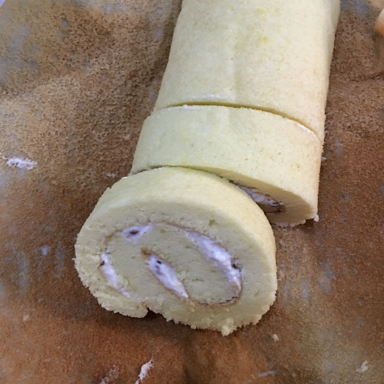 草莓味奶油戚风蛋糕卷-- #皮黑森林#