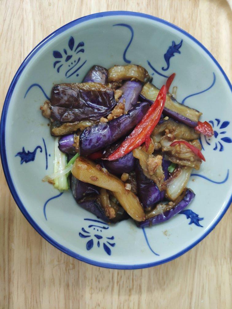 不用炸不吸油，咸香入味三分的红烧茄子