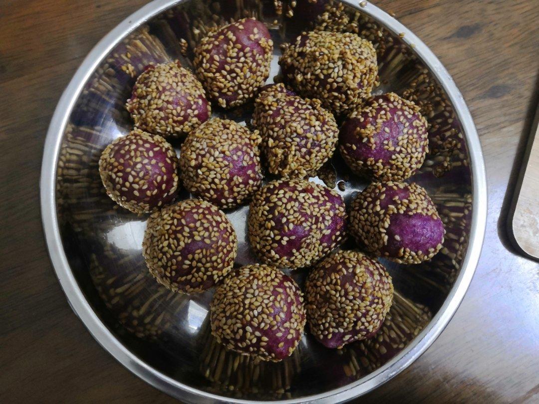 紫薯芝麻球