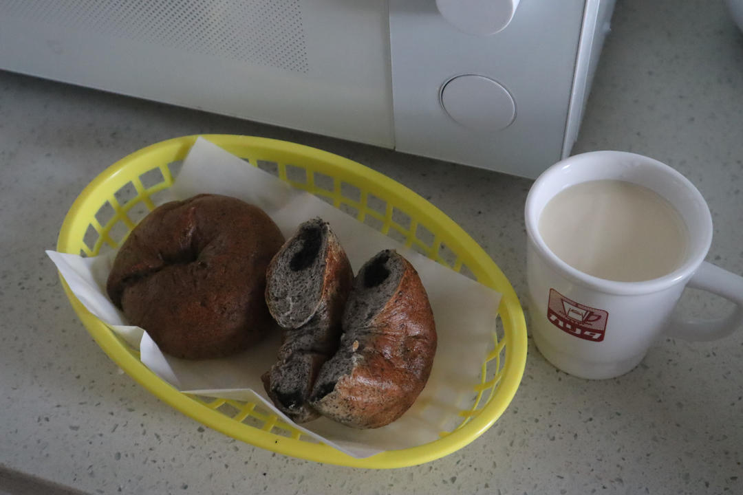 双倍黑芝麻奶酥贝果🥯一起吃养生贝果吧