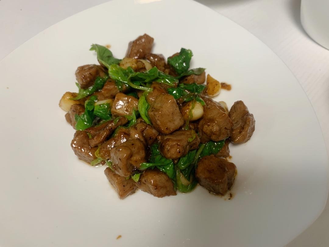 听起来就很好吃的黑椒蒜子牛肉粒