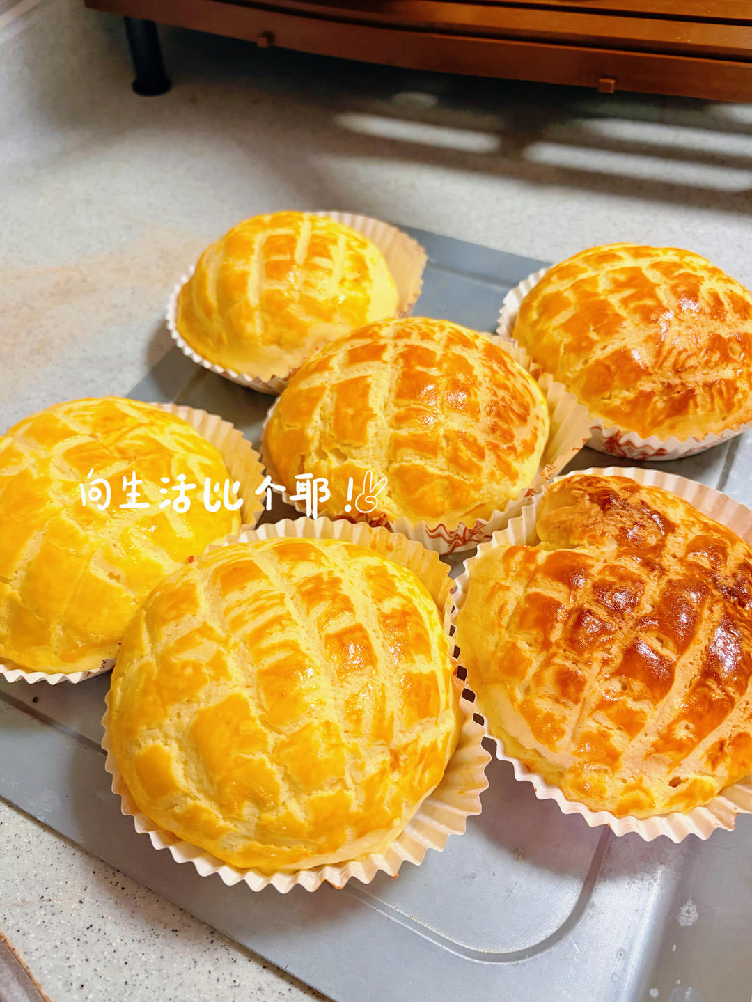 好吃到炸裂的港式菠萝包（附带制作酥皮的小视频）