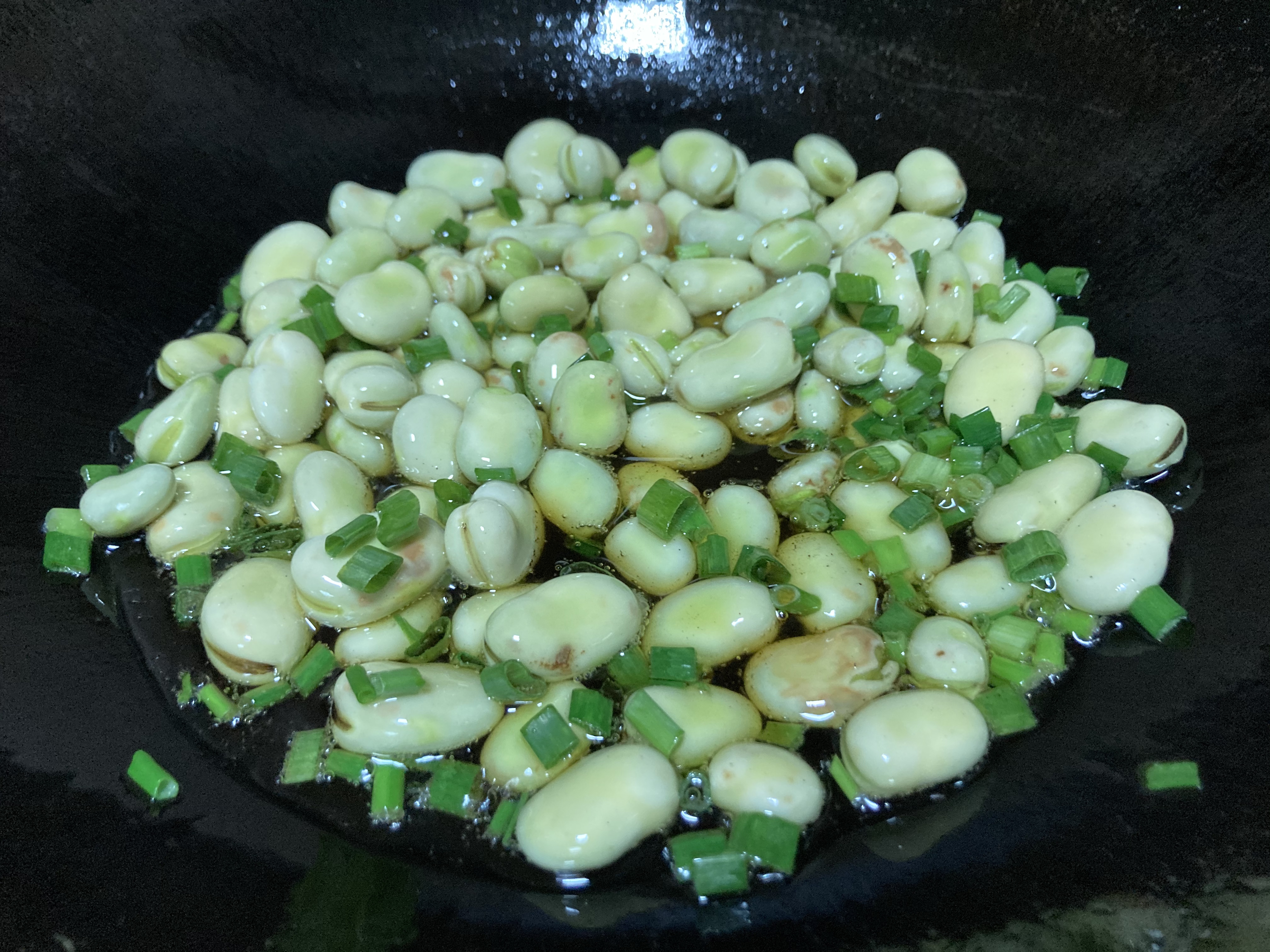 葱香蚕豆的做法 步骤1
