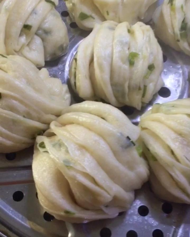 传统的葱油花卷