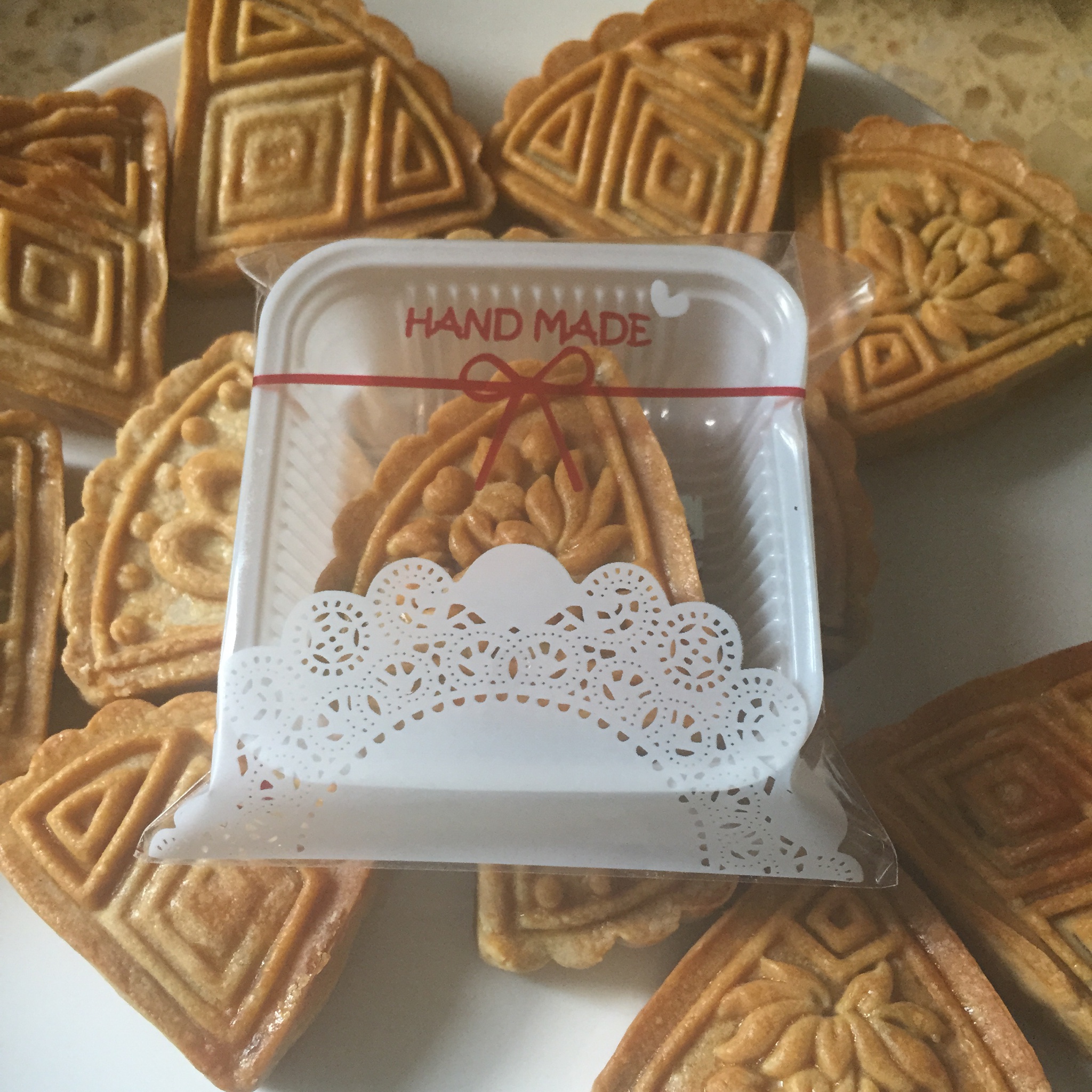 广式月饼—蛋黄莲蓉月饼