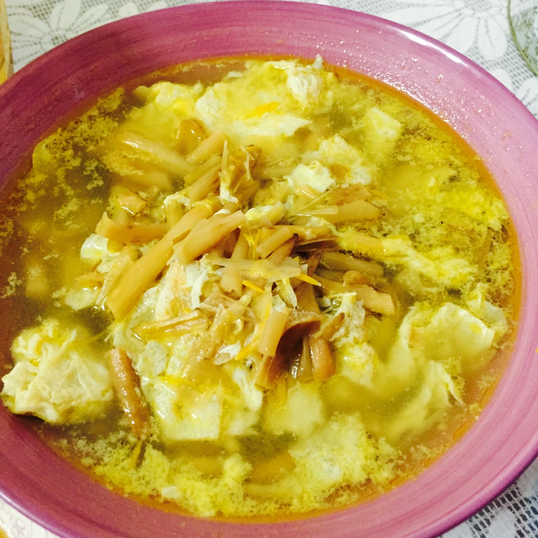 风中棱角做的黄花菜煎蛋汤