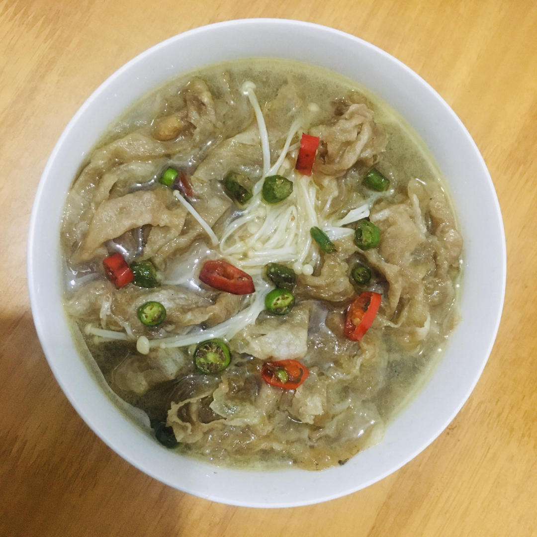 酸汤肥牛金针菇