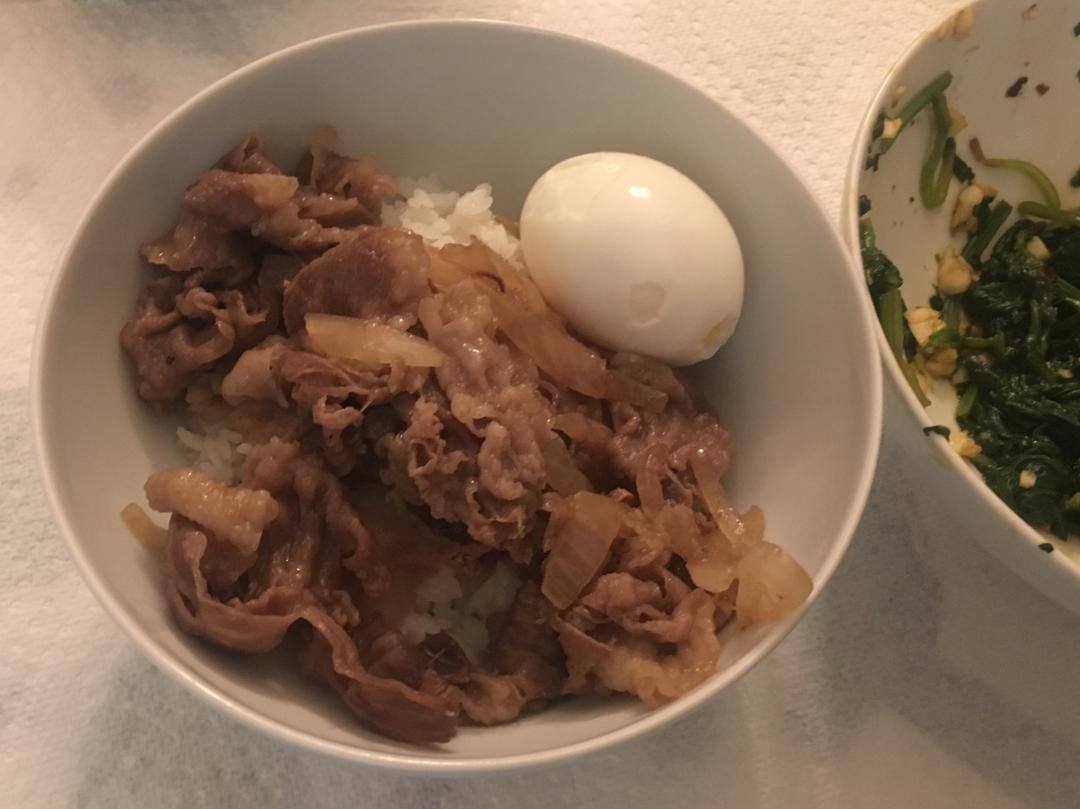 【温泉蛋牛肉盖饭】