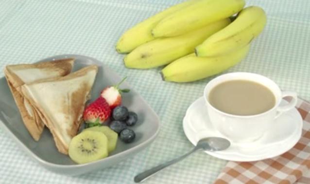 【10分钟搞定早餐】港式香蕉飞碟包、奶茶的做法