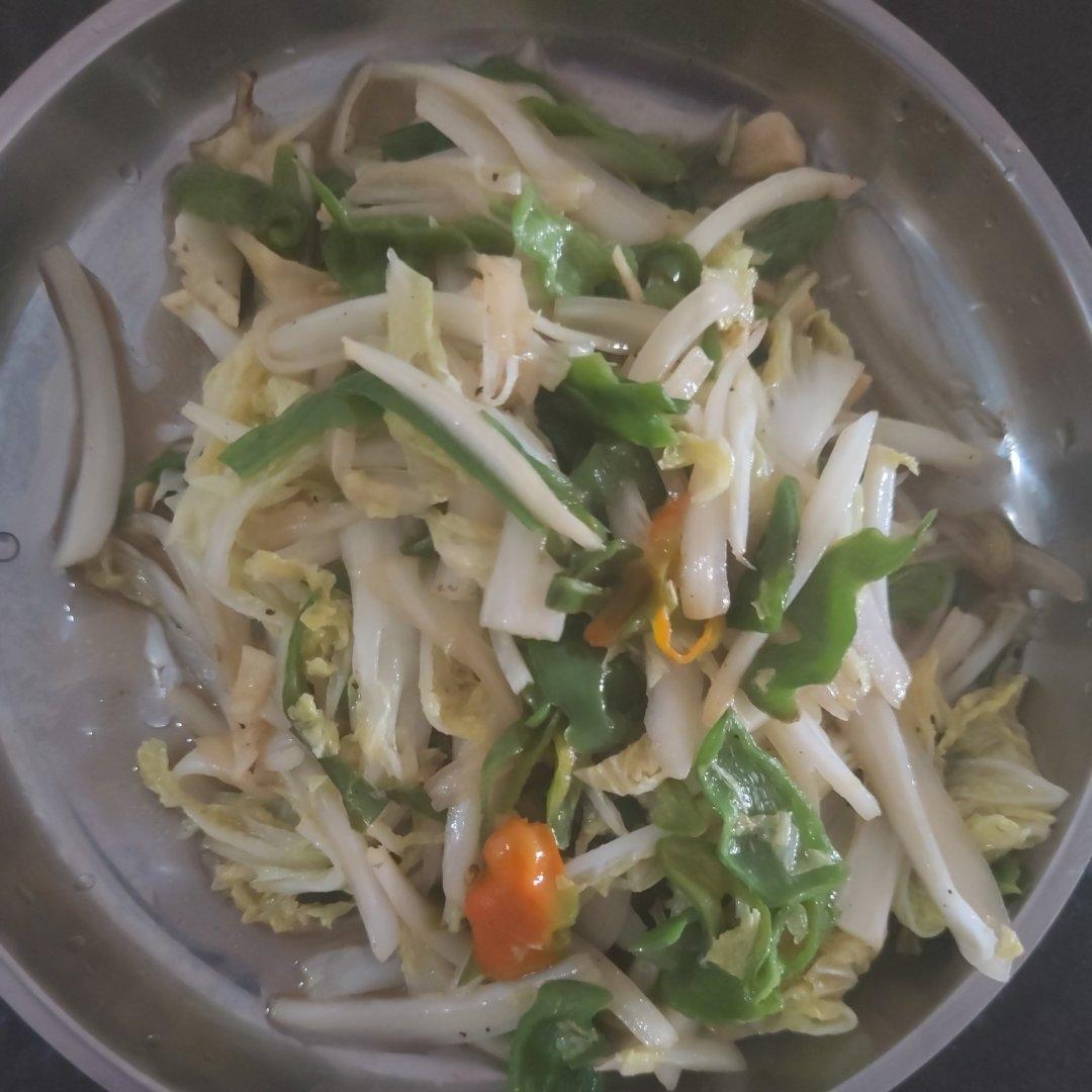 〈炒白菜丝〉，超级简单的一道菜。欣小厨 😉