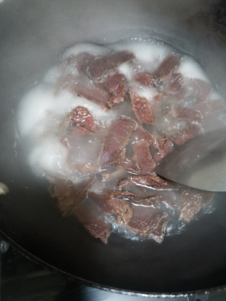 小炒风干牛肉的做法 步骤2