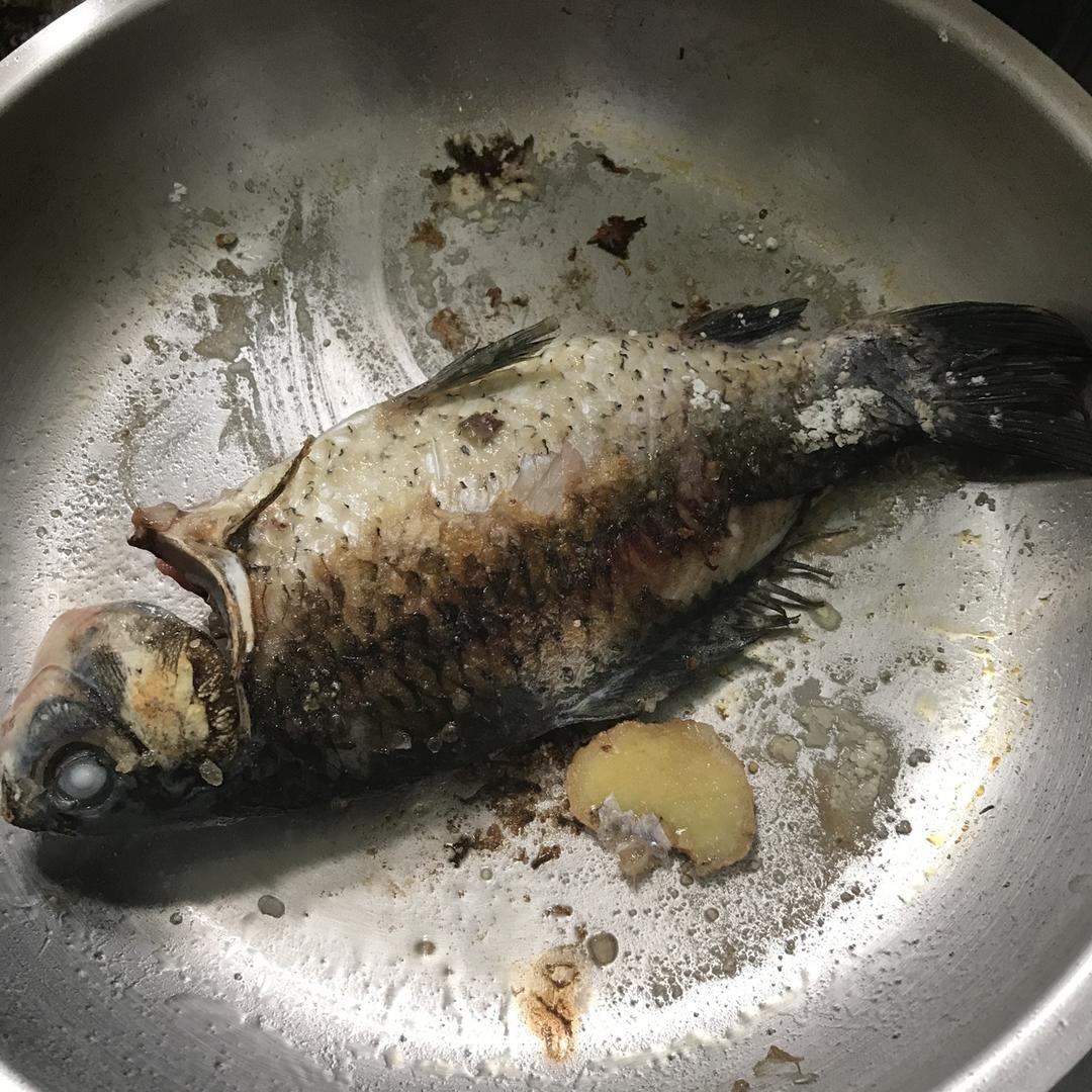 萝卜丝鲫鱼汤