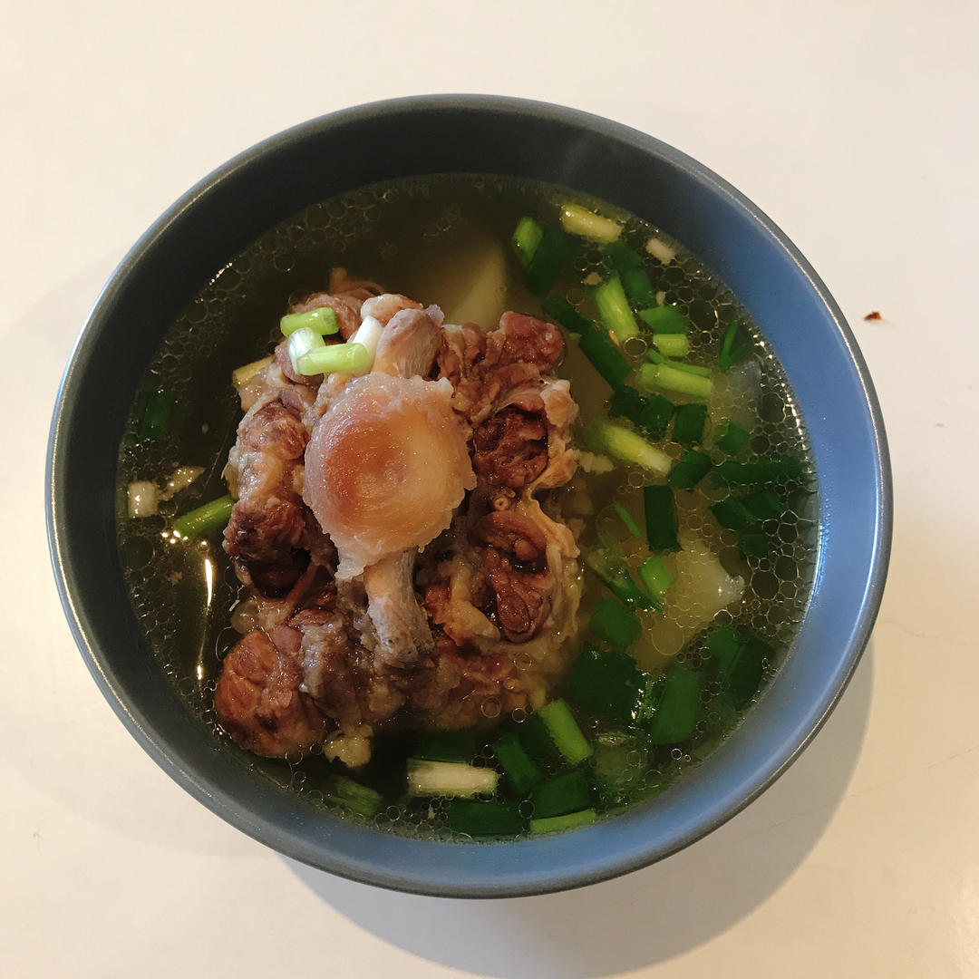 牛尾炖白萝卜汤