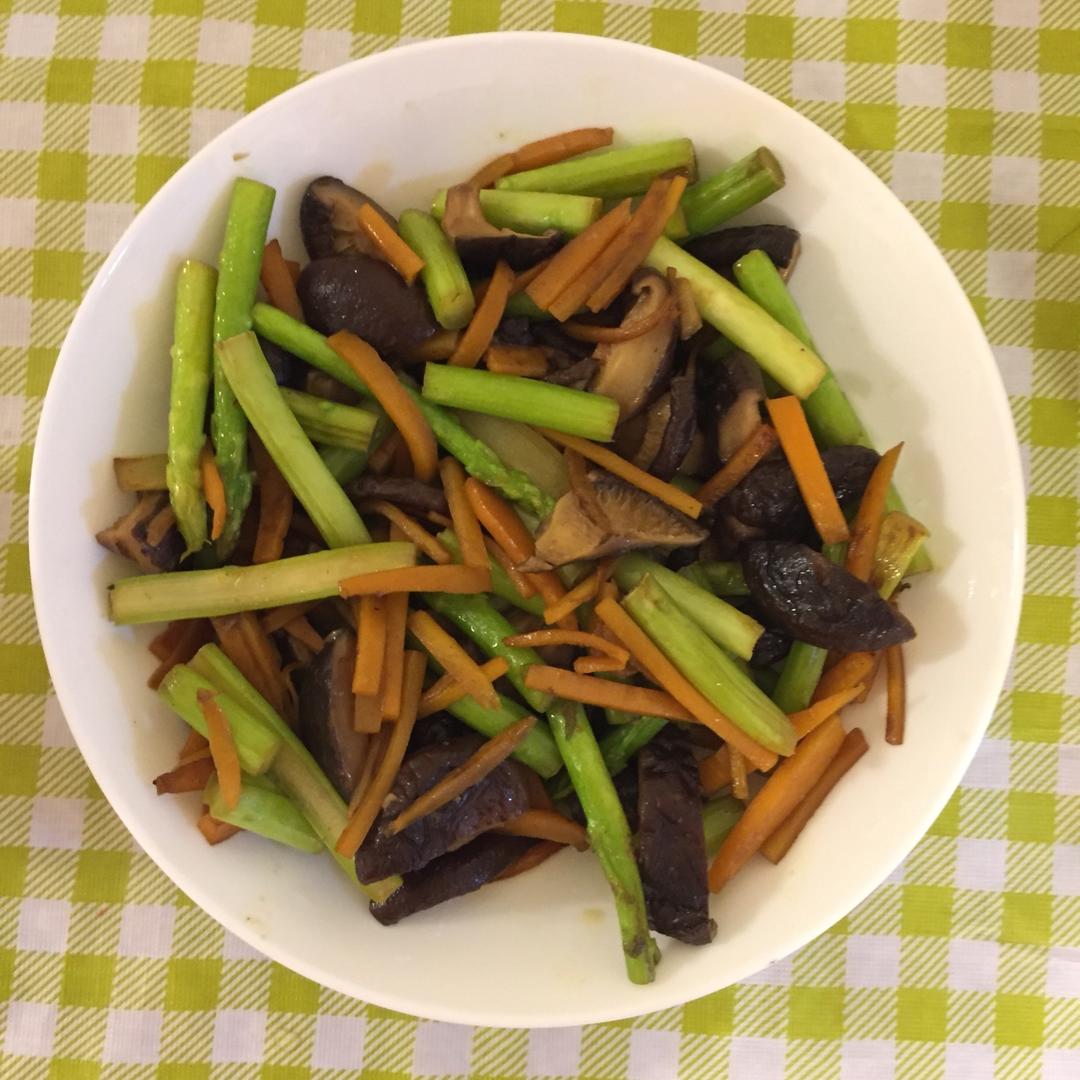 芦笋胡萝卜香菇小炒