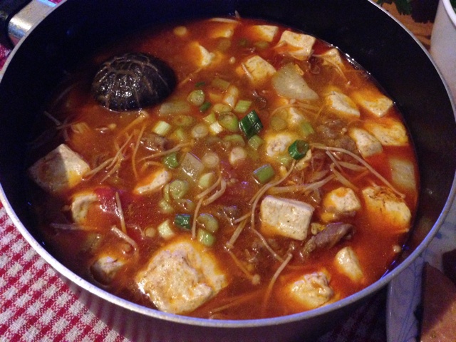 金针菇肥牛番茄锅