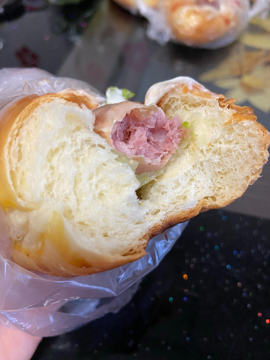 松软香甜热狗面包