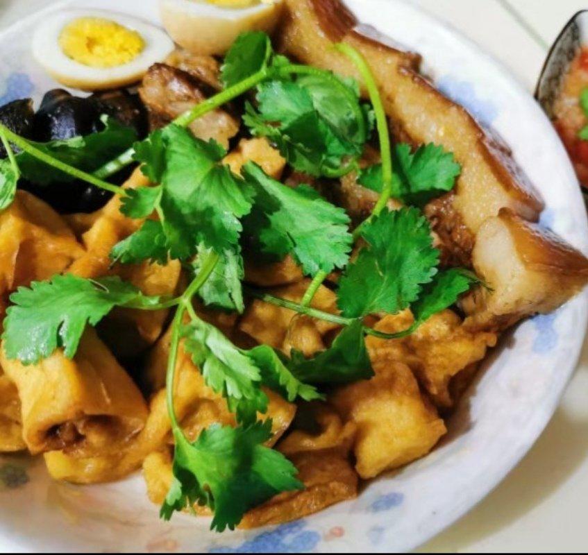 卤肉拼豆腐
