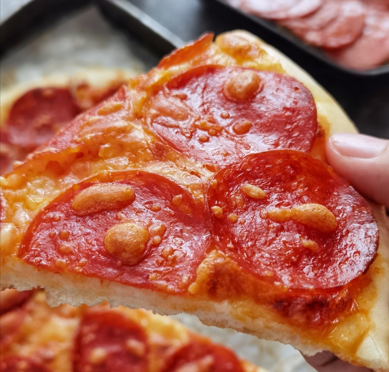 香香脆脆的薄底萨拉米肠披萨【松下微蒸烤箱DS900】的做法 步骤13