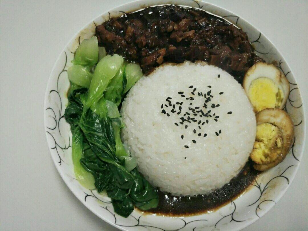 洋葱酥卤肉饭