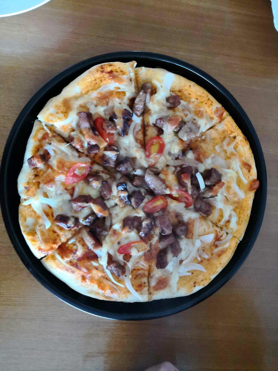 视频菜谱！自己做用料十足的牛排披萨～