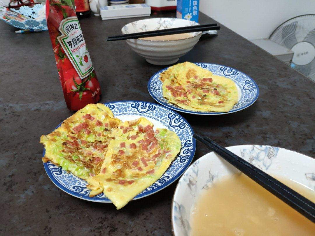 火腿肠葱花鸡蛋饼