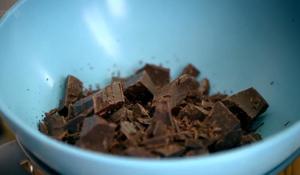 【Rachel khoo】可可粒巧克力慕斯（Mousse Aux Eclats de Chocolat）的做法 步骤5