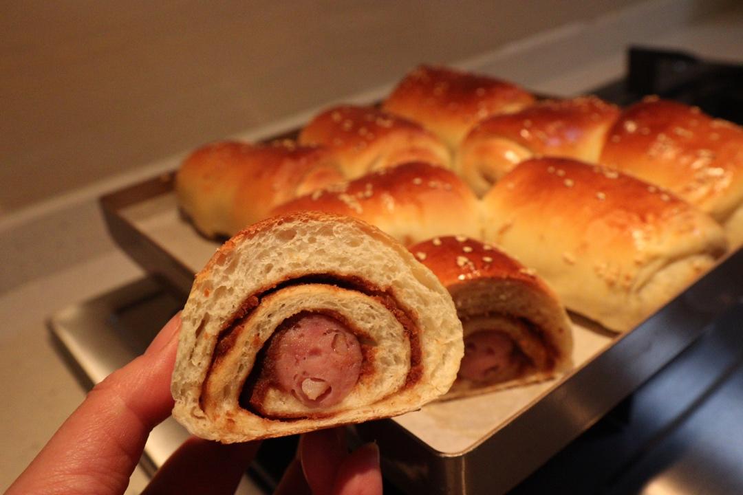 玉米肠肉松卷面包