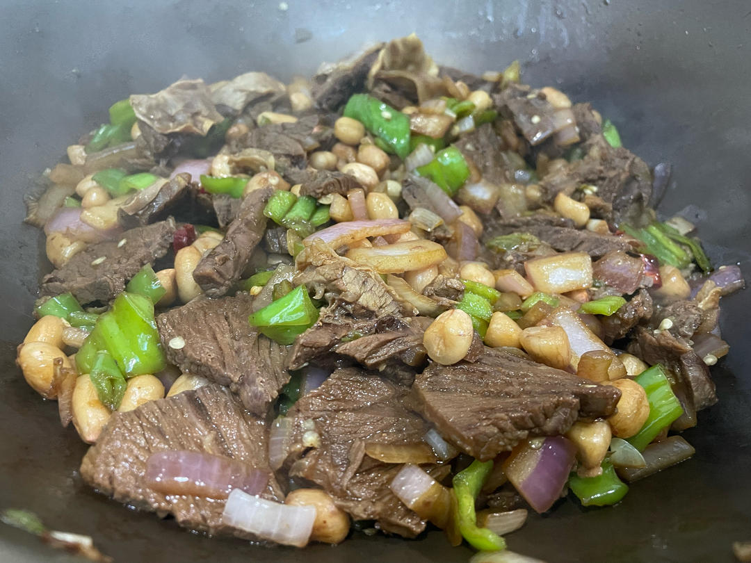 奶奶问我为什么要跪着吃炒牛肉